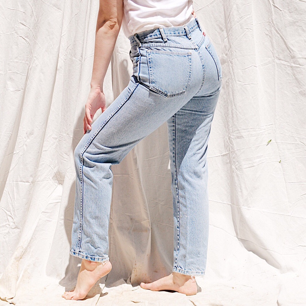 Vintage High Waisted Light Wash Mom Jeans